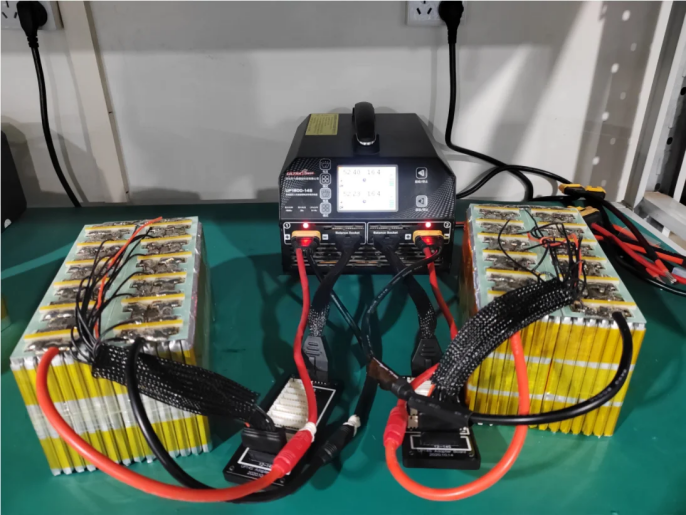 Qual è la struttura interna di una batteria di droni?
